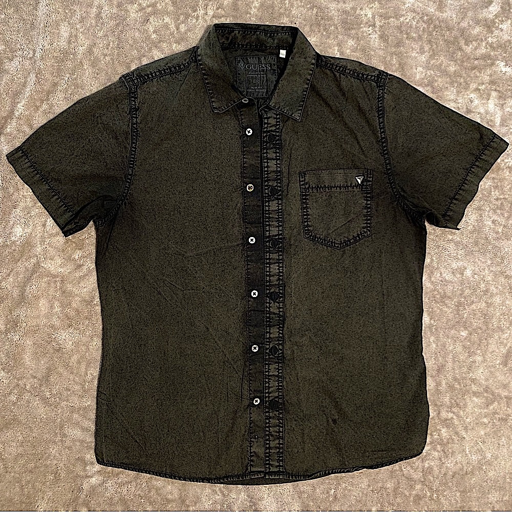 Guess Stonewashed Short Sleeve Button-up Large Slim-fit shirt.